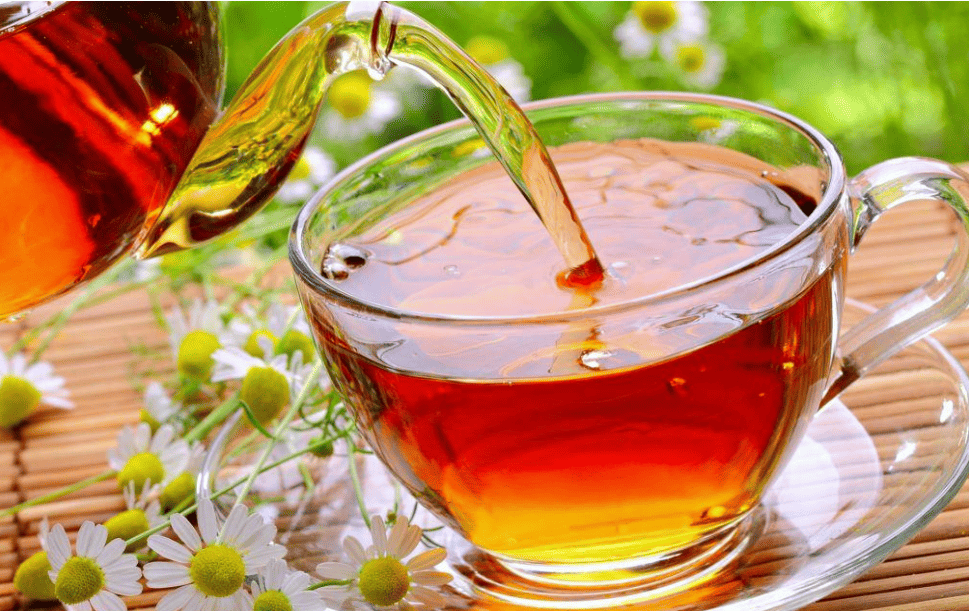 چای ایرانی، قوری درحال پر کردن چای
